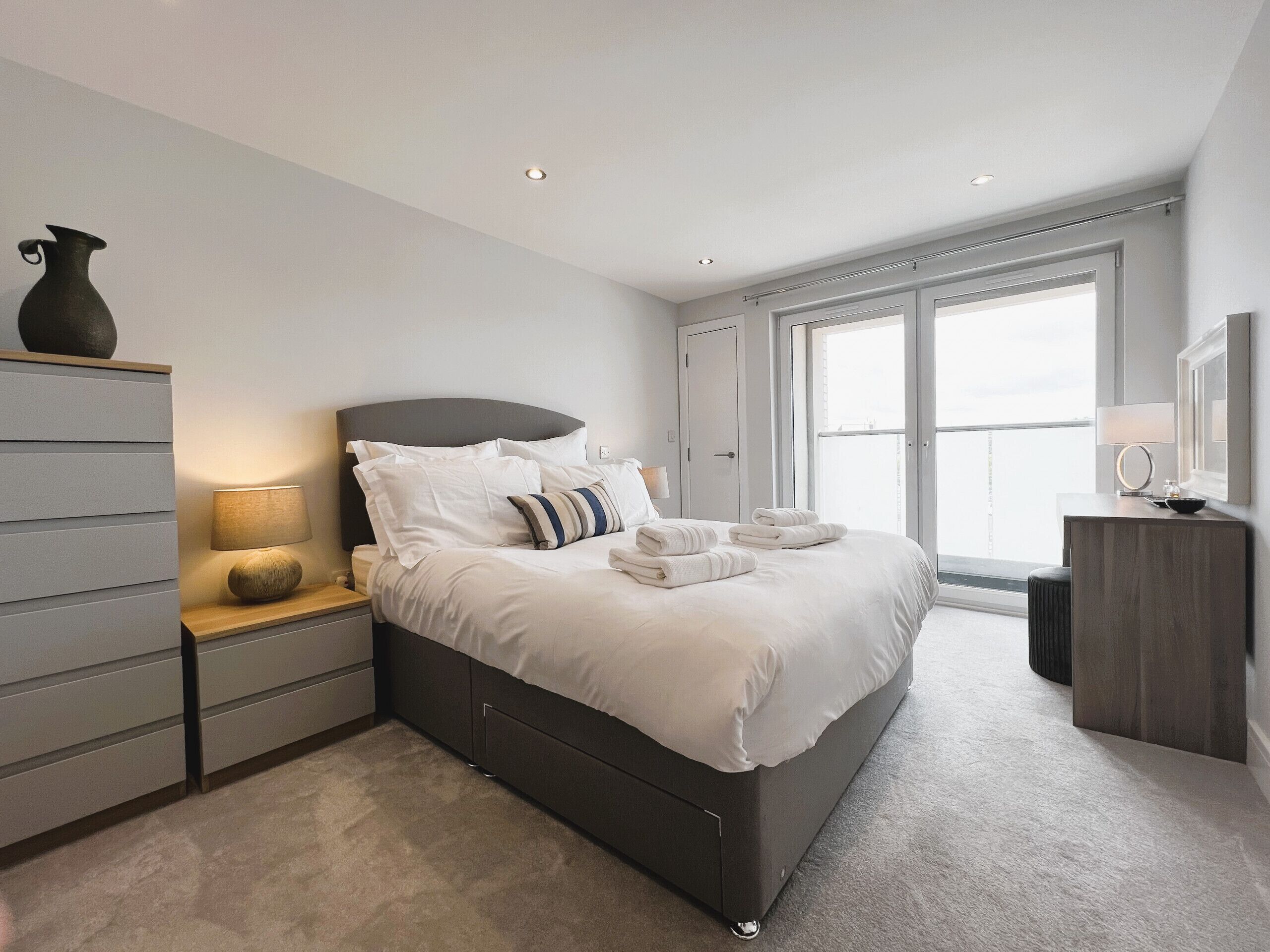 2 habitaciones, tabla de planchar con plancha y wifi gratis 