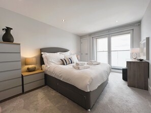 2 chambres, fer et planche à repasser, Wi-Fi gratuit, draps fournis