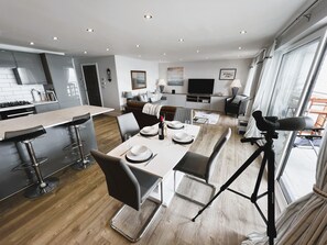 Interior - 25 Breakwaters (Sandown)