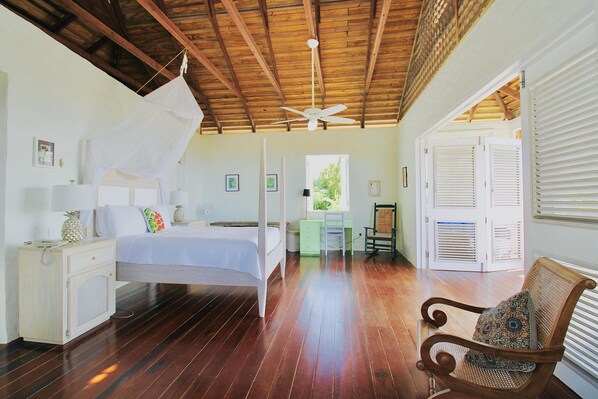 3 bedrooms, desk, iron/ironing board, free WiFi