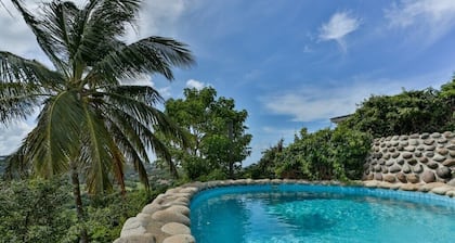 Hilltop 1-bed Villa with great views out to sea - Villa Cadasse