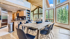 Maison, plusieurs lits, cheminée, vue montagne (Sugar Snow Sanctuary) | Cuisine privée