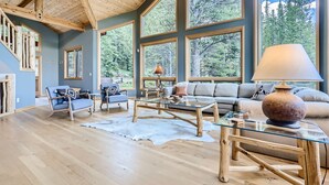 Maison, plusieurs lits, cheminée, vue montagne (Sugar Snow Sanctuary) | Salle de séjour