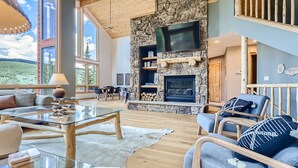 Maison, plusieurs lits, cheminée, vue montagne (Sugar Snow Sanctuary) | Salle de séjour