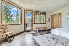 Room - Quiet, Secluded Home - Best View of Quandary Peak (Breckenridge)