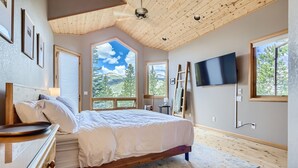 Maison, plusieurs lits, cheminée, vue montagne (Sugar Snow Sanctuary)