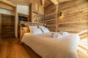 5 bedrooms, iron/ironing board, free WiFi, bed sheets
