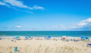 Beach nearby - Oceanfront 3BR | Indoor & Outdoor Pools + Hot Tub | Pet Friendly | Elevator (Kill Devil Hills)