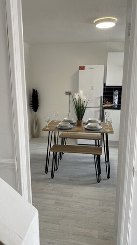 Bv Luxury Spacious 3 Bedroom House At Isaac Close