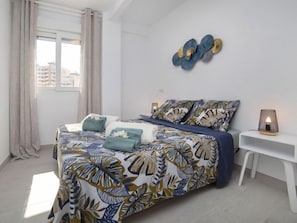 2 bedrooms, iron/ironing board, Internet