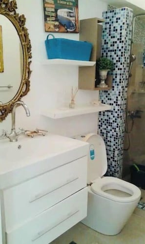 Shower, towels
