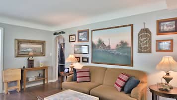 Smart TV, books, stereo