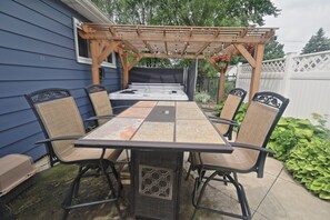 Outdoor dining - King room in Bed and Breakfast - And A Hot Tub! (FRANKENMUTH)