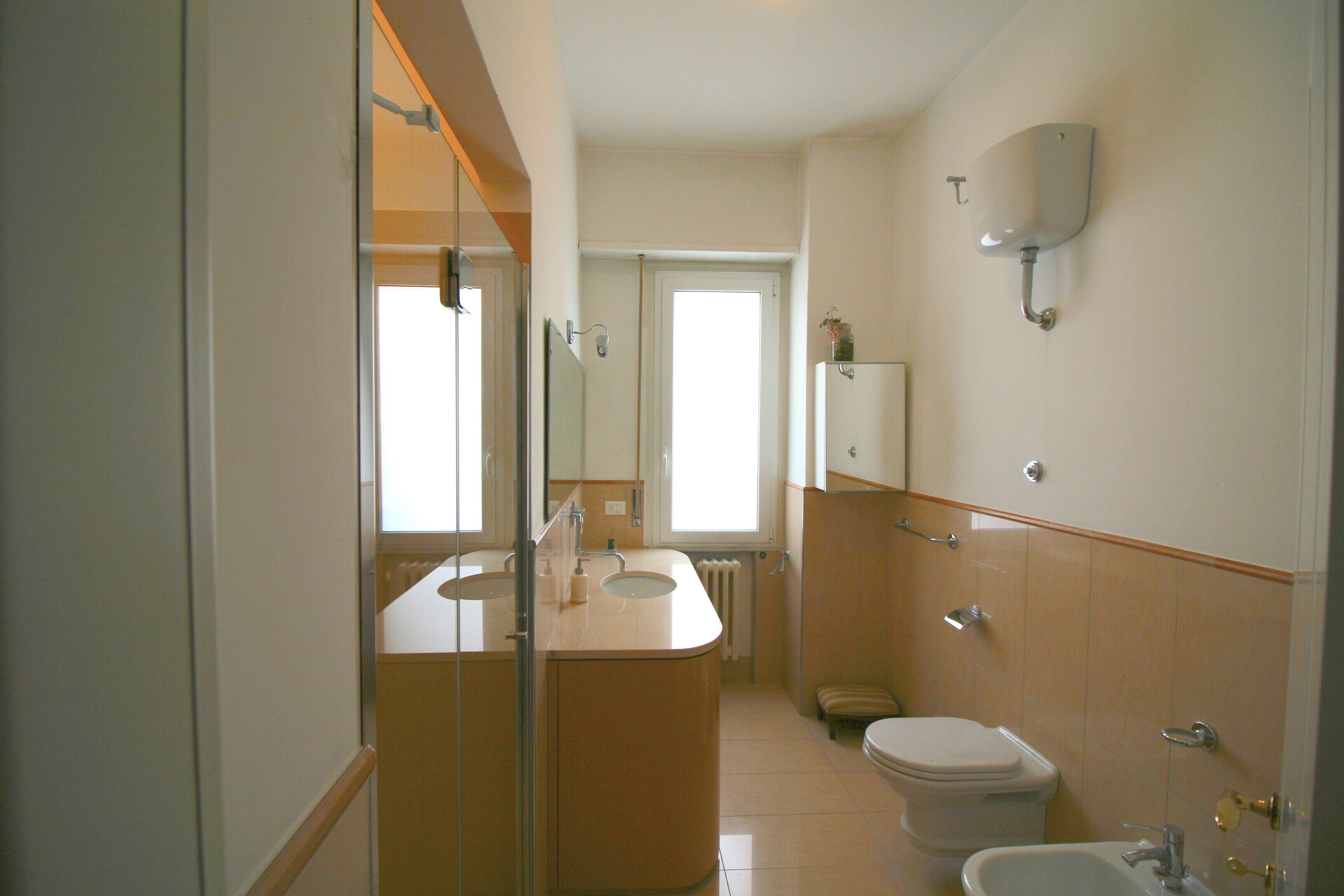 Doccia, asciugacapelli, bidet, asciugamani