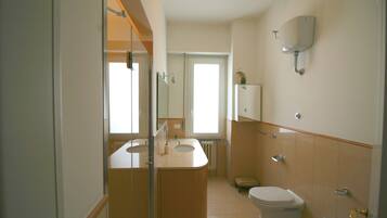 Doccia, asciugacapelli, bidet, asciugamani
