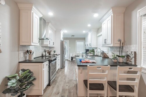 Villa Bella elegant family retreat in downtown Bentonville