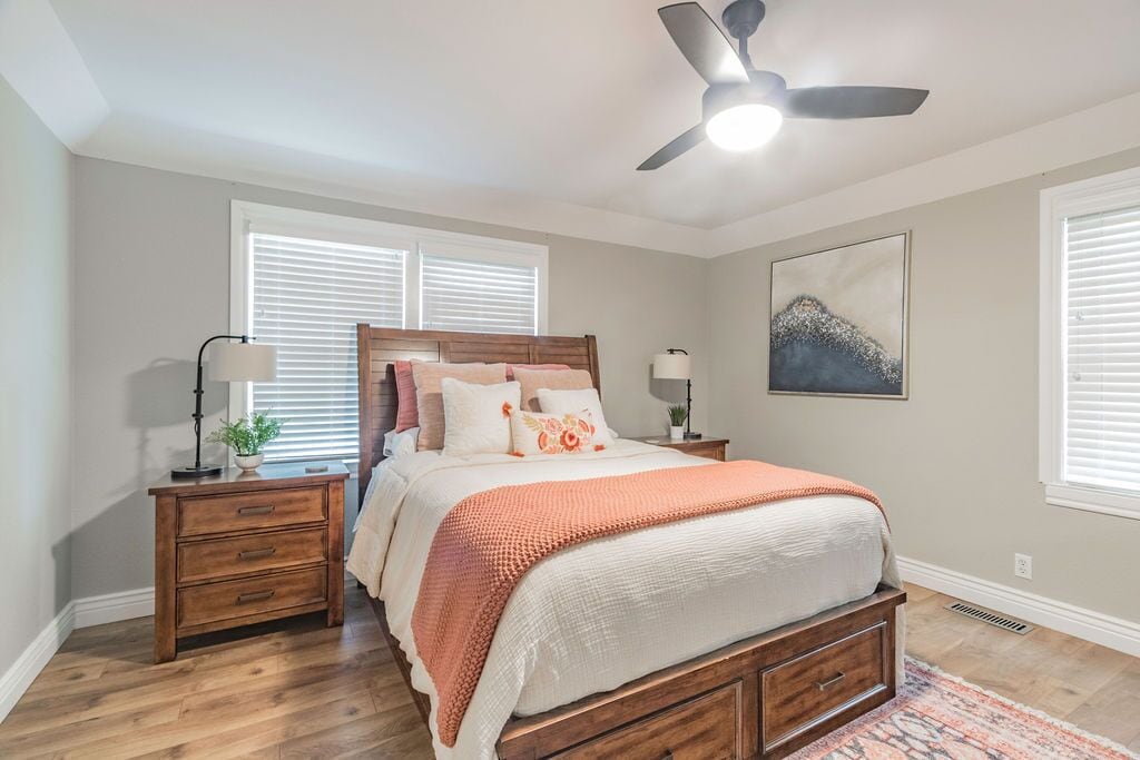 3 soverom, safe på rommet, skrivebord og strykejern/-brett