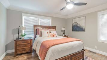 3 soverom, safe på rommet, skrivebord og strykejern/-brett