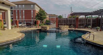 Legends Landing - close to campus, shopping, and more! Complex pool!