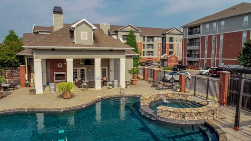 Legends Landing - close to campus, shopping, and more! Complex pool!