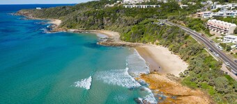 Beachfront Villa - Modern, pet friendly apartment with breathtaking views over First Bay