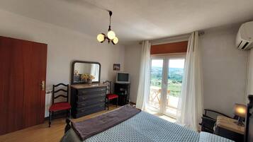 2 bedrooms, desk, soundproofing, iron/ironing board