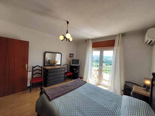 2 bedrooms, desk, soundproofing, iron/ironing board
