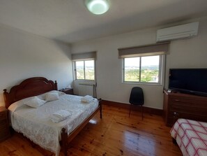 2 chambres, bureau, systĂšme dâinsonorisation, fer et planche Ă repasser