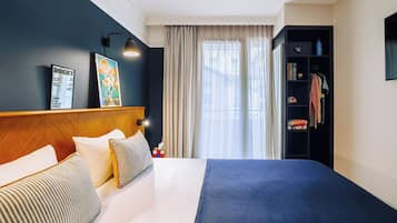 Apartment | In-room safe, desk, blackout curtains, soundproofing