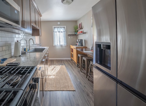 Cottage on Lowell • Fenced Yard • Garage • Central