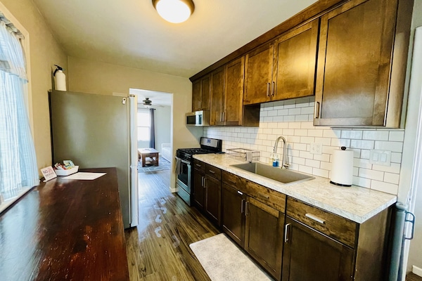 Frigorifero, microonde, forno, piano cottura