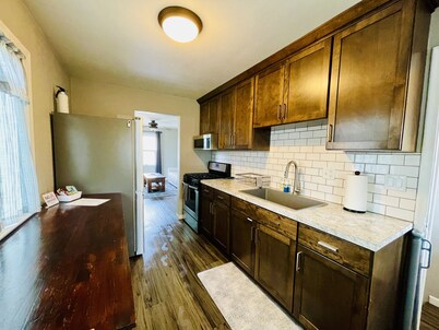 The Cottage on Lowell, Near I-229, Sleeps 6, Dog Friendly