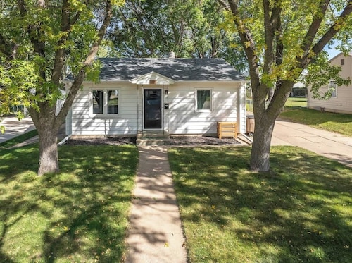 The Cottage | Sleeps 6 | Off I-229 | Dog Friendly