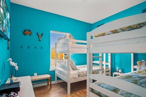 3 عدّة غرف نوم ومكتب وسرير سفر وواي فاي مجانًا