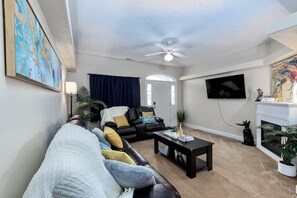Smart TV, fireplace