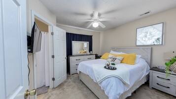 2 多间卧室、办公桌、熨斗/熨衣板、旅行婴儿床