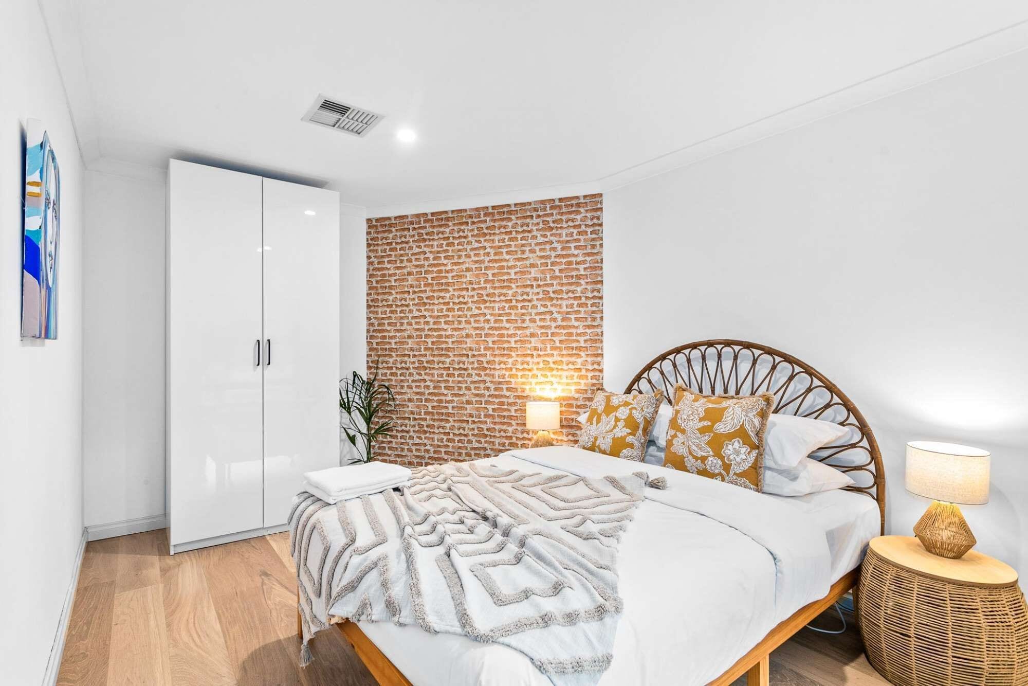 Stylish family and pet friendly 4 BR home with pool close to beach