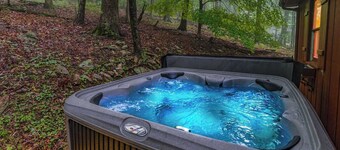 River Cabin w/ Hot Tub, Screened Porch & Fire Pit