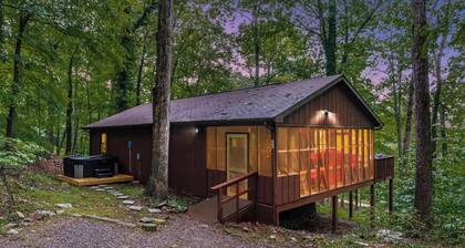 River Cabin w/ Hot Tub, Screened Porch & Fire Pit