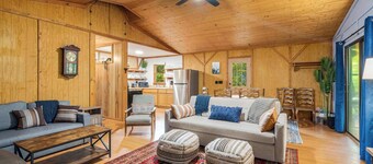 River Cabin w/ Hot Tub, Screened Porch & Fire Pit