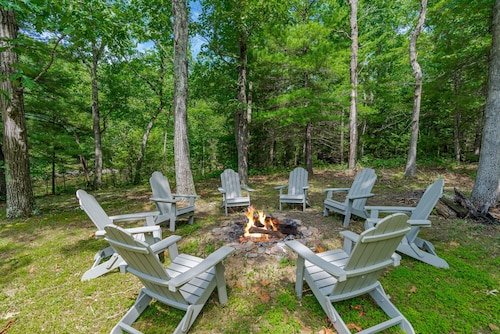 Cottage w Hot Tub, Pond & Kayaks, Fire Pit, & WiFi
