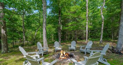 Cottage w Hot Tub, Pond & Kayaks, Fire Pit, & WiFi