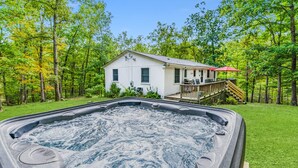 Terrace/patio - Cottage w Hot Tub, Pond & Kayaks, Fire Pit, & WiFi (Berkeley Springs)