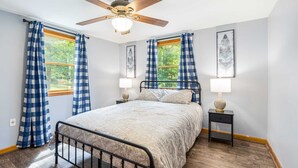 3 bedrooms, iron/ironing board, WiFi, bed sheets - Cottage w Hot Tub, Pond & Kayaks, Fire Pit, & WiFi (Berkeley Springs)