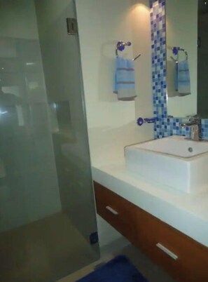 Shower - Miranda 214B 1br-Lagoon by Raquel's Place (Nasugbu)