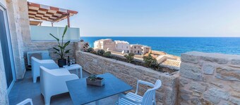 Zefyros Suite, Seafront Retreat