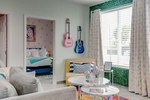 4 bedrooms, desk, iron/ironing board, WiFi