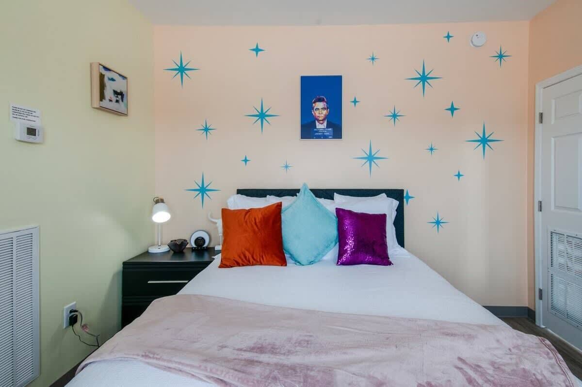 4 bedrooms, desk, iron/ironing board, WiFi