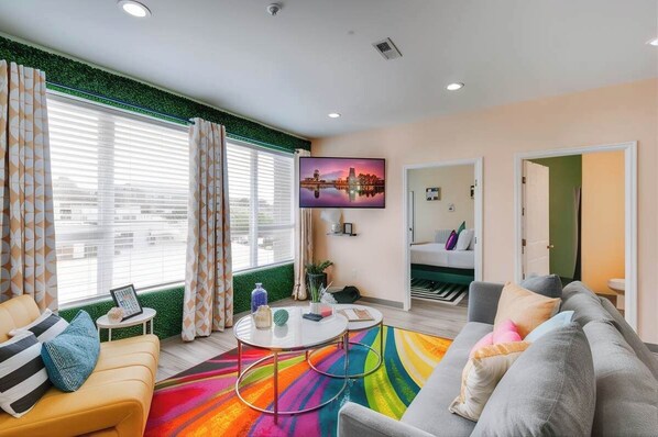 TV, stereo, offices - New Year's Eve Big Bash 4K sports, chef's kitchen, near Broadway (Nashville)