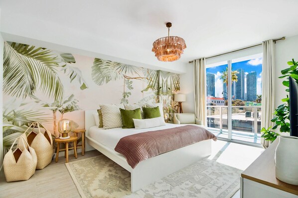 Individually decorated, individually furnished, iron/ironing board - Nomada Residences (Miami)